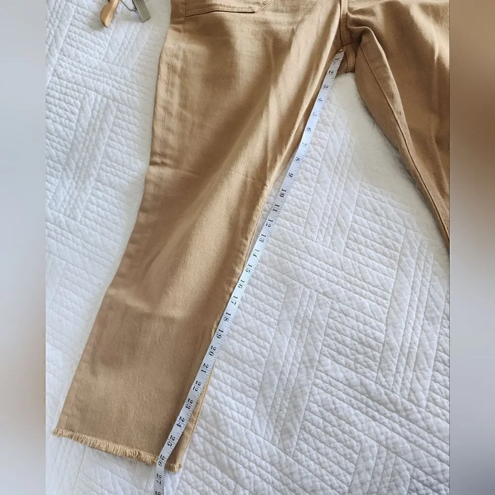 Torrid button front fly french hem cropped coastal NWOT pants